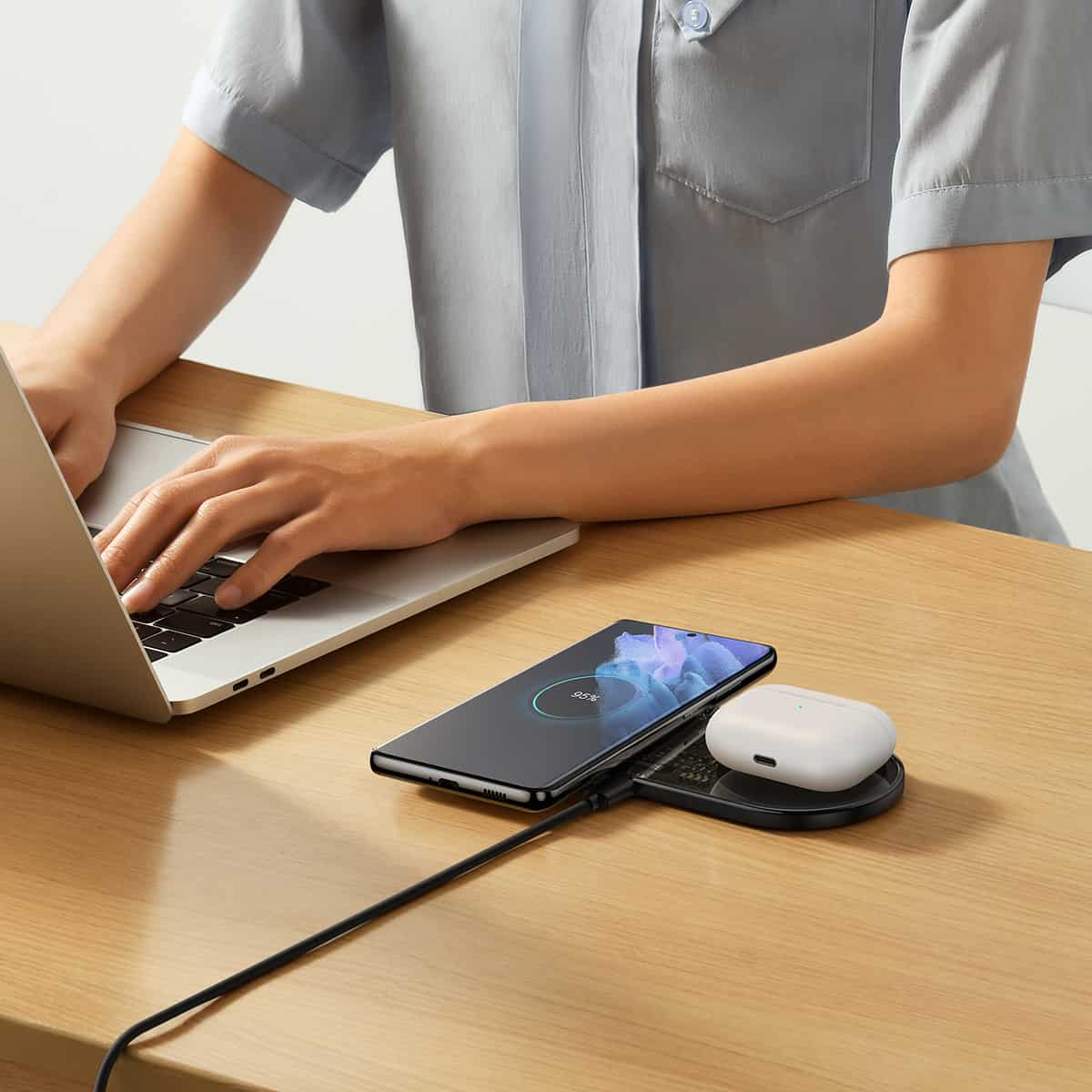 Бездротовий мультизарядний пристрій Baseus Digital LED Display 2in1 Wireless Charger 20W Black Universal version — фото 7