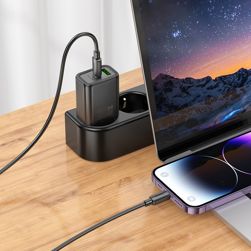 Мережевий зарядний пристрій з кабелем HOCO N61 Gentle PD20W+QC3.0 charger set(C to iP) Black — фото 5