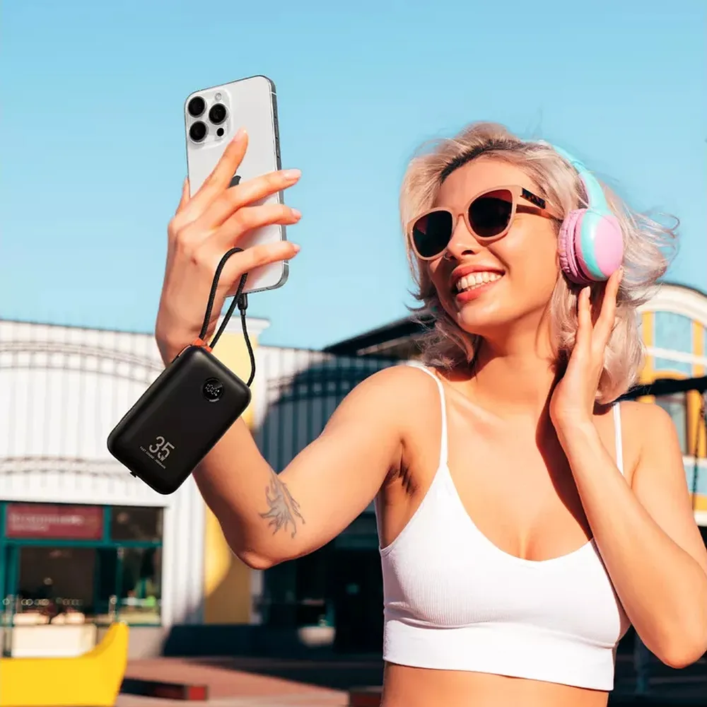 Зовнішній акумулятор VEGER Built-In 2 cables Ultra Mini 30000mAh — фото 7