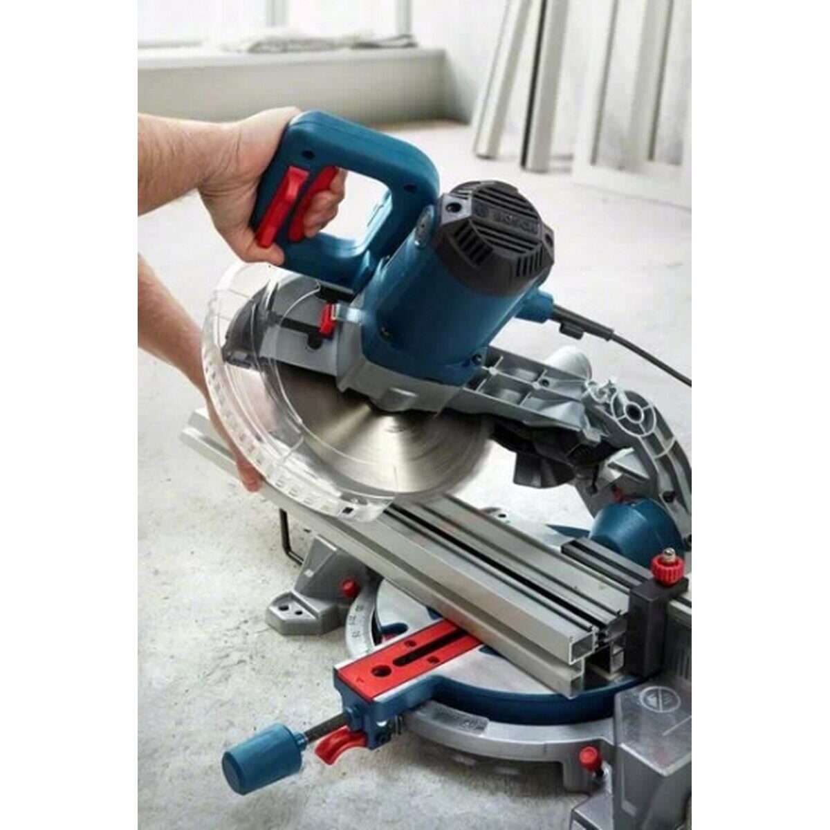Пила торцювальна Bosch Professional GCM 216 диск 216 мм — фото 3
