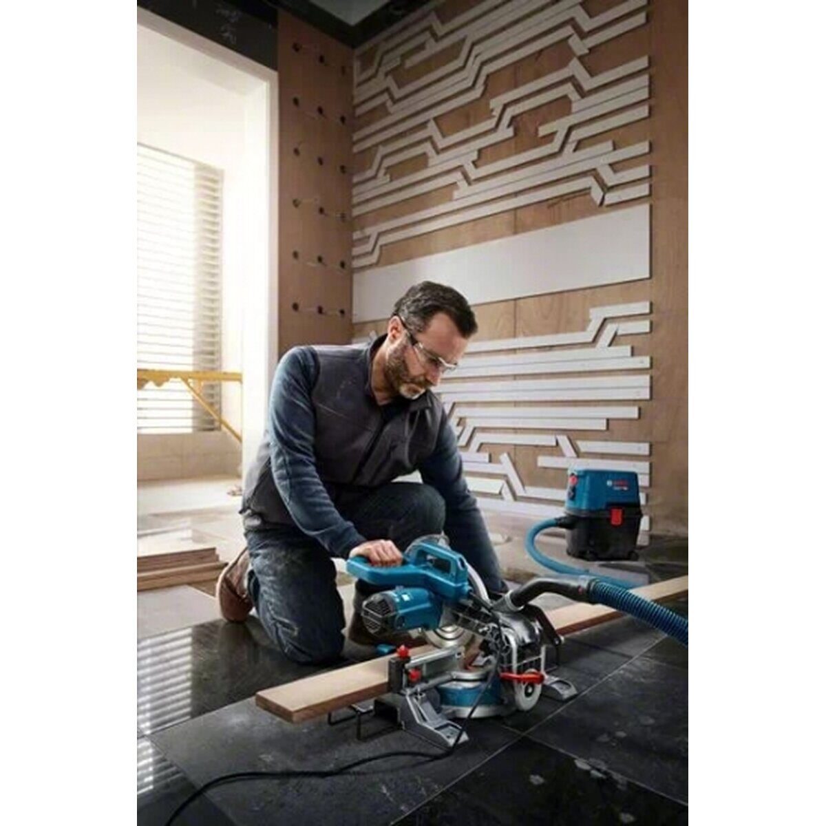 Пила торцювальна Bosch Professional GCM 216 диск 216 мм